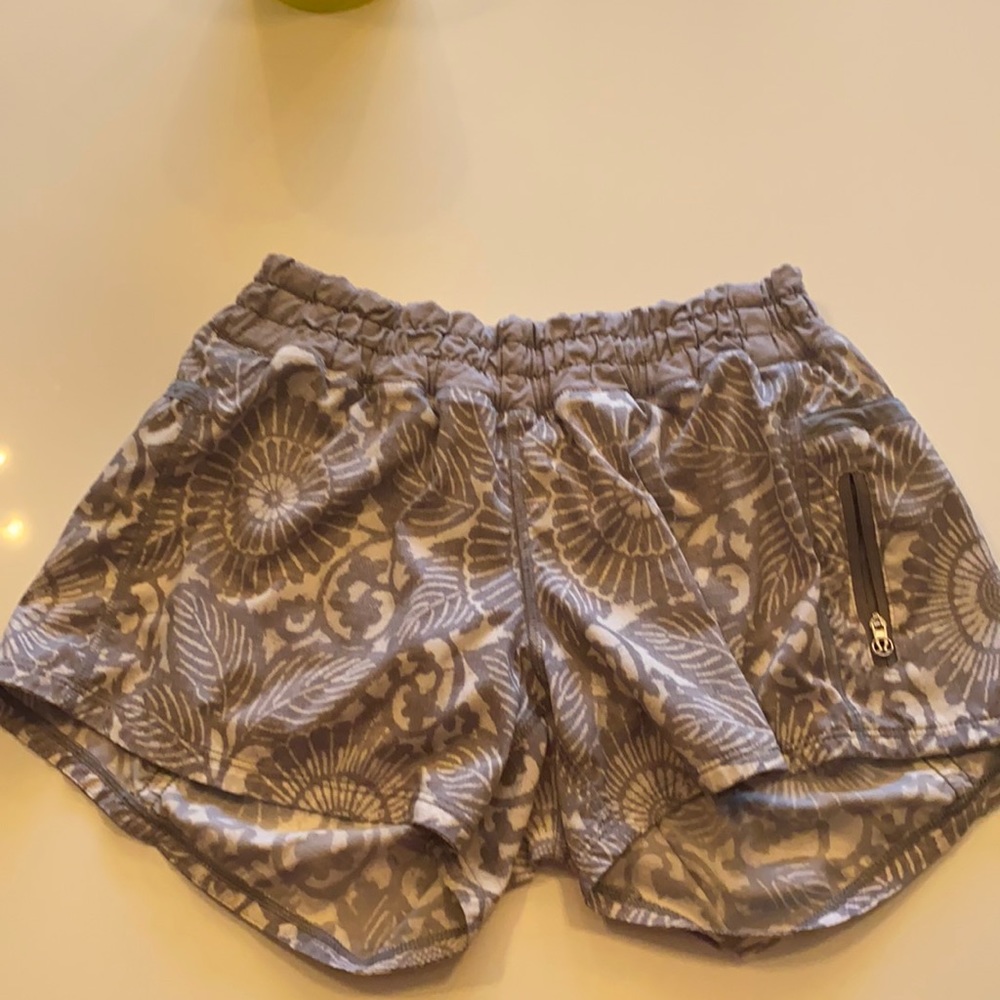 Lululemon tracker 4” short